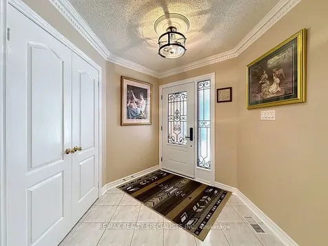 9 Siesta Court Brampton ON L6R 1P2