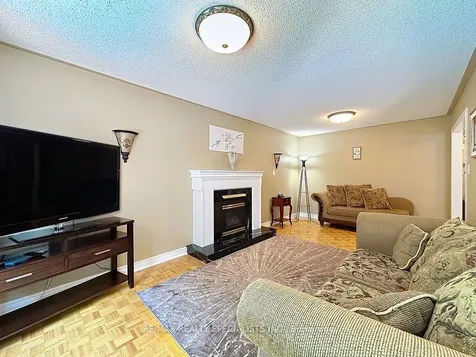9 Siesta Court Brampton ON L6R 1P2