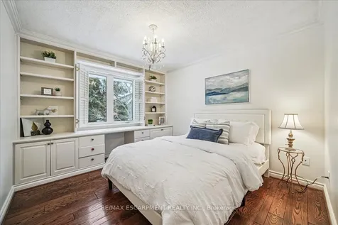 2305 Cheverie Street Oakville ON L6J 6C5