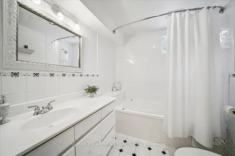 2305 Cheverie Street Oakville ON L6J 6C5