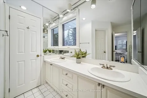 2305 Cheverie Street Oakville ON L6J 6C5
