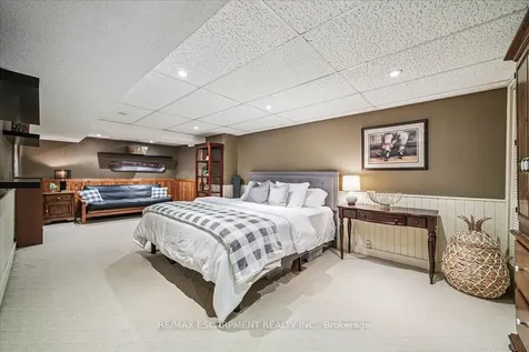 2305 Cheverie Street Oakville ON L6J 6C5