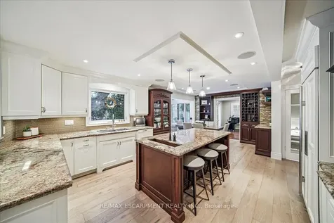 2305 Cheverie Street Oakville ON L6J 6C5