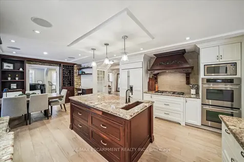 2305 Cheverie Street Oakville ON L6J 6C5