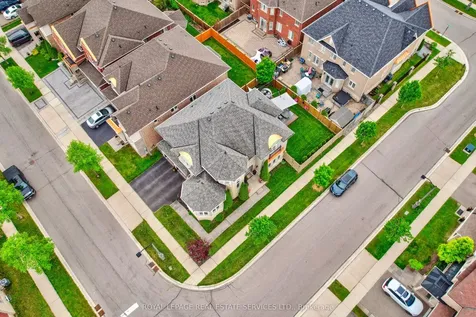 3150 Trailside Drive Oakville ON L6M 0P6