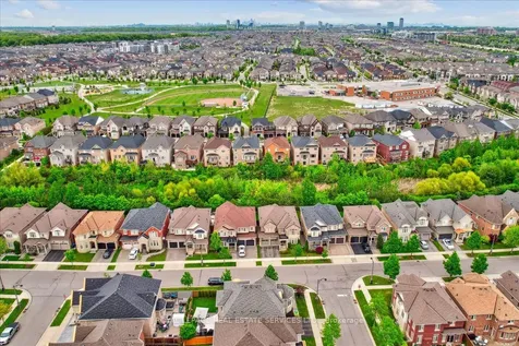 3150 Trailside Drive Oakville ON L6M 0P6