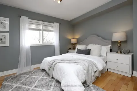 260 Glenashton Drive Oakville ON L6H 6H5