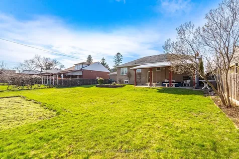 86 Dunbar Road Mississauga ON L5B 1G4