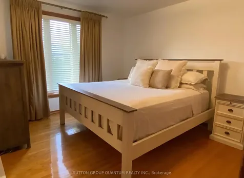 86 Dunbar Road Mississauga ON L5B 1G4