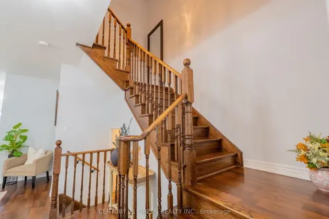 3243 Stoney Crescent Mississauga ON L5M 0V4