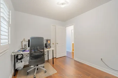 3243 Stoney Crescent Mississauga ON L5M 0V4
