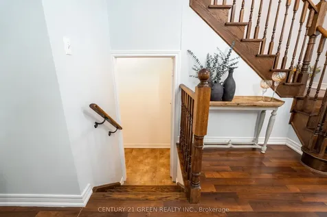 3243 Stoney Crescent Mississauga ON L5M 0V4