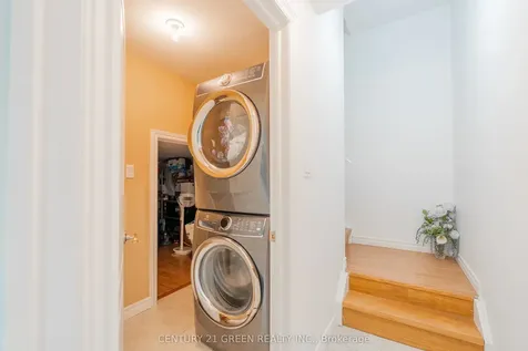 3243 Stoney Crescent Mississauga ON L5M 0V4