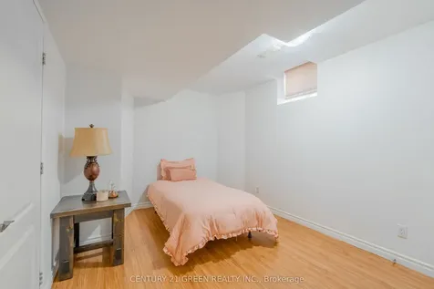 3243 Stoney Crescent Mississauga ON L5M 0V4