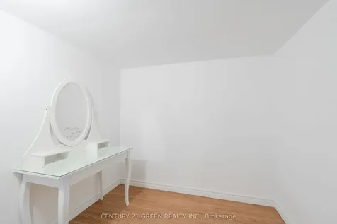 3243 Stoney Crescent Mississauga ON L5M 0V4