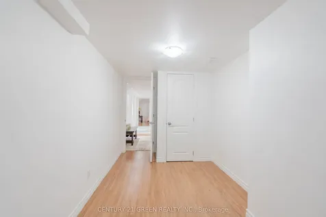 3243 Stoney Crescent Mississauga ON L5M 0V4