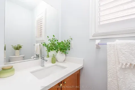 3243 Stoney Crescent Mississauga ON L5M 0V4