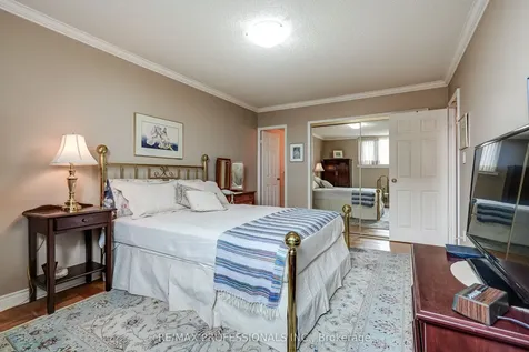 240 Scarlett Road Toronto ON M6N 4X4