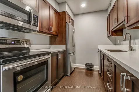 240 Scarlett Road Toronto ON M6N 4X4