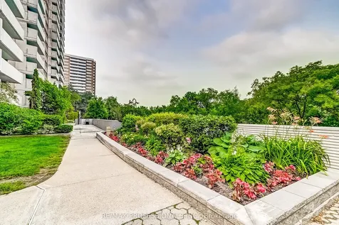 240 Scarlett Road Toronto ON M6N 4X4