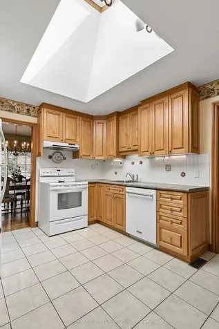 1431 Queen Victoria Avenue Mississauga ON L5H 3H2