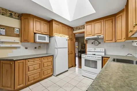 1431 Queen Victoria Avenue Mississauga ON L5H 3H2
