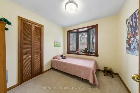 1431 Queen Victoria Avenue Mississauga ON L5H 3H2