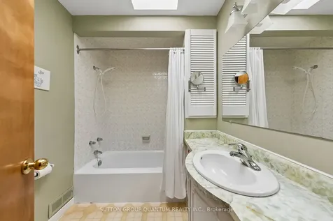 1431 Queen Victoria Avenue Mississauga ON L5H 3H2
