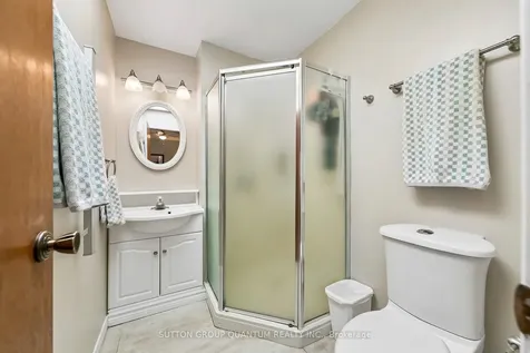 1431 Queen Victoria Avenue Mississauga ON L5H 3H2