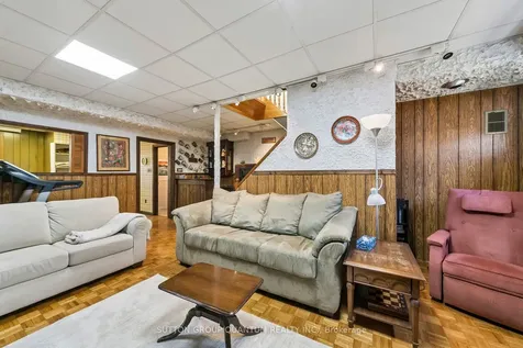 1431 Queen Victoria Avenue Mississauga ON L5H 3H2