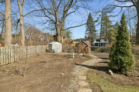 1431 Queen Victoria Avenue Mississauga ON L5H 3H2