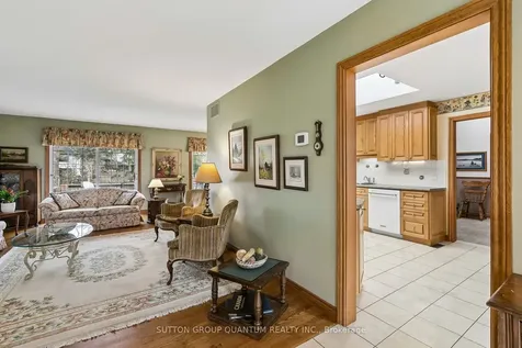 1431 Queen Victoria Avenue Mississauga ON L5H 3H2