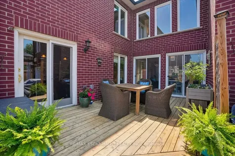 105 River Glen Boulevard Oakville ON L6H 5Z5