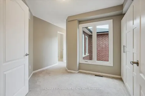105 River Glen Boulevard Oakville ON L6H 5Z5