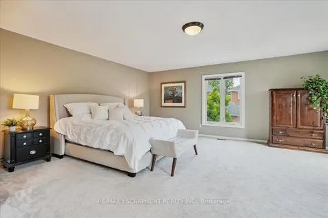 105 River Glen Boulevard Oakville ON L6H 5Z5