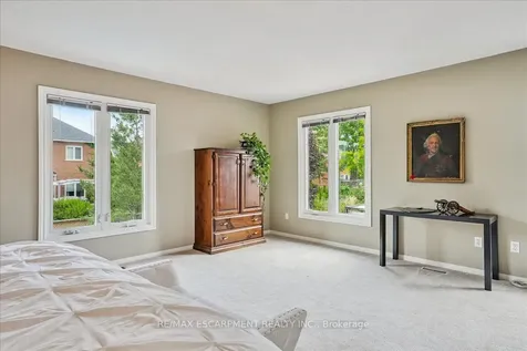 105 River Glen Boulevard Oakville ON L6H 5Z5
