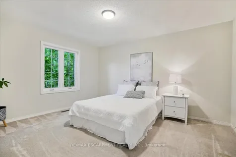 105 River Glen Boulevard Oakville ON L6H 5Z5