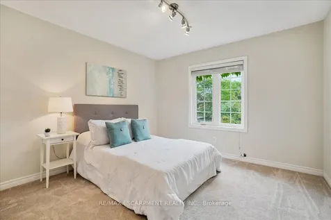 105 River Glen Boulevard Oakville ON L6H 5Z5