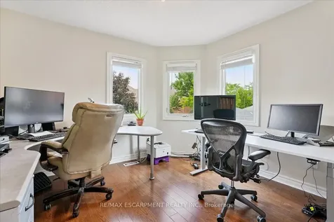 105 River Glen Boulevard Oakville ON L6H 5Z5