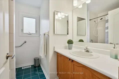 105 River Glen Boulevard Oakville ON L6H 5Z5