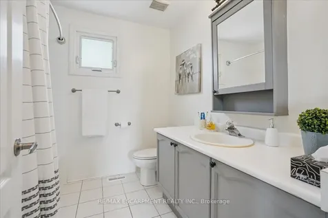 105 River Glen Boulevard Oakville ON L6H 5Z5