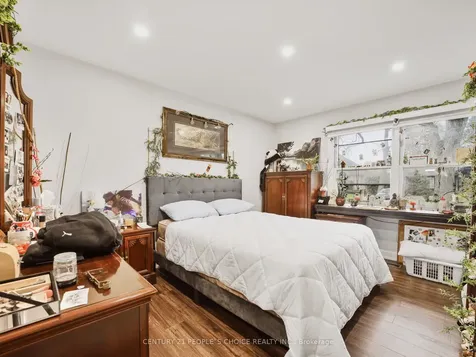167 Blue Water Place Burlington ON L7L 2J3