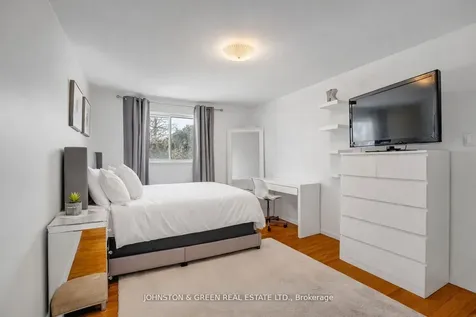1732 Oberon Crescent Mississauga ON L4X 2K8