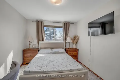 1732 Oberon Crescent Mississauga ON L4X 2K8