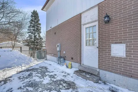 1732 Oberon Crescent Mississauga ON L4X 2K8