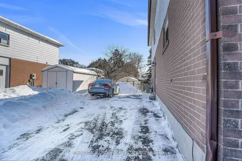 1732 Oberon Crescent Mississauga ON L4X 2K8