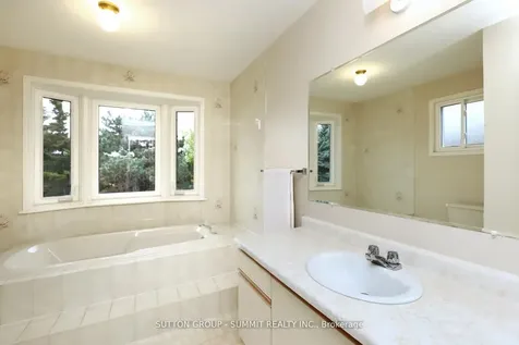 2654 Ambercroft Trail Mississauga ON L5M 4K1