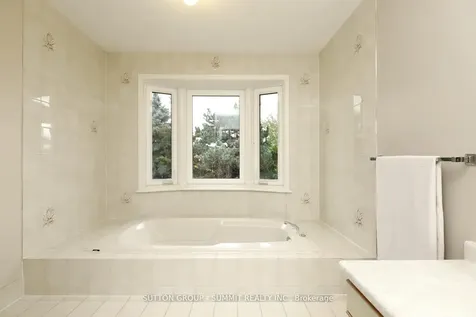 2654 Ambercroft Trail Mississauga ON L5M 4K1
