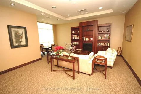 335 Rathburn Road W Mississauga ON L5B 0C8