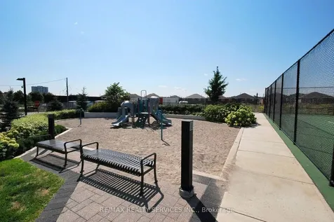 335 Rathburn Road W Mississauga ON L5B 0C8
